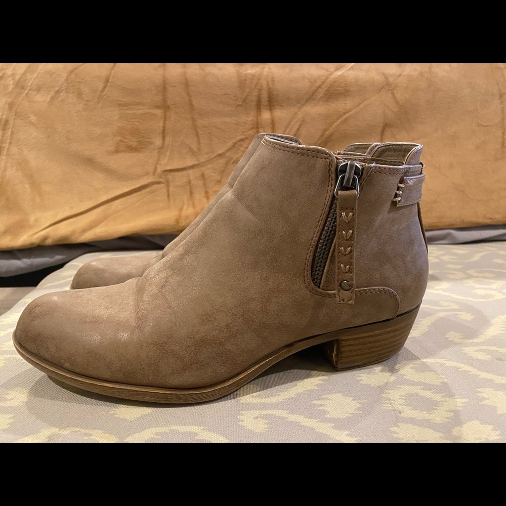 Women’s ankle bootie